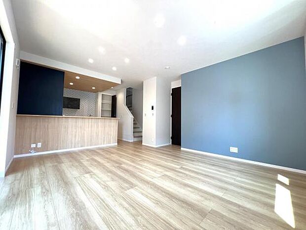 ご家族みんながゆったりくつろげる広々リビングです。