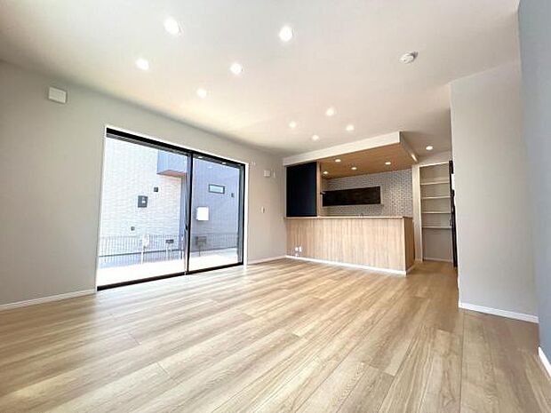 リビングダイニングになります。ご家族そろっての素敵な空間になりそうですね。