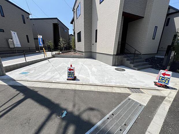 駐車場ももちろん完備しておりますのでお車所有の方にも心強いです。