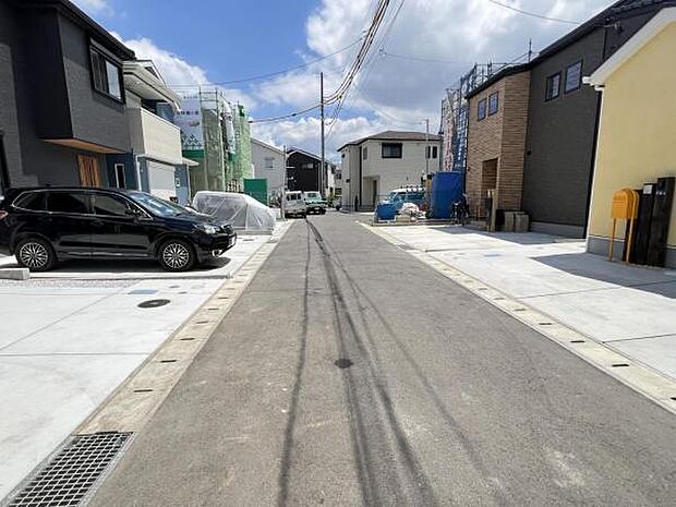 前面道路を含めた現地写真です。ぜひ周辺環境も併せてご覧ください。