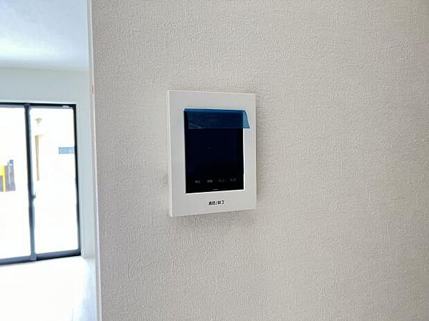 訪問者を確認できるTVモニター付きインターフォンです。