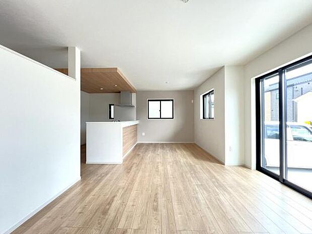 リビングダイニングになります。ご家族そろっての素敵な空間になりそうですね。