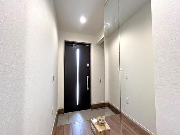 綺麗で明るい玄関でお客様をお迎えいただけます。
