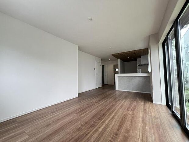 家族団らんの場所としてゆったりと居心地の良いリビングです。