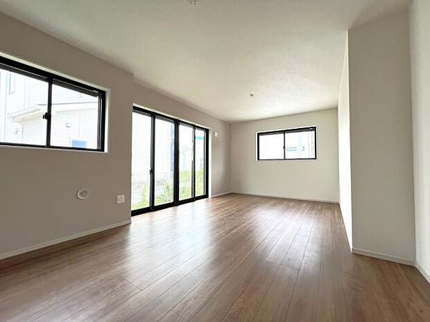 ご家族の温かい時間を演出するダイニングスペースです。