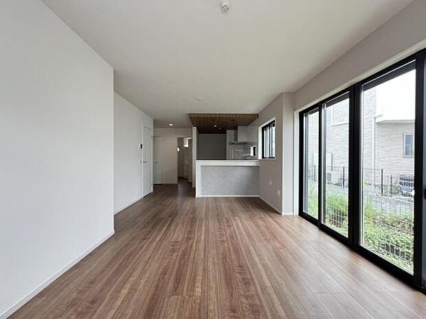 リビングダイニングになります。ご家族そろっての素敵な空間になりそうですね。