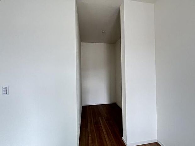 ウォークインクローゼット付きで収納も豊富。お部屋のスペースを有効的に使えそうですね。