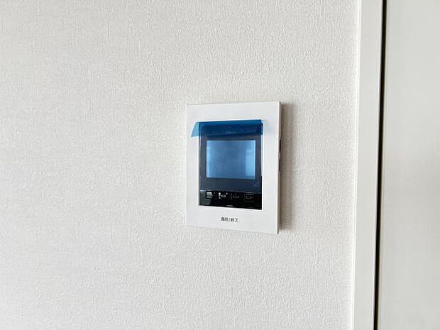 モニター付きインターフォンもうれしい標準装備です。