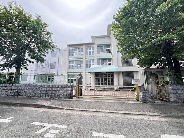 綾瀬市立綾瀬中学校まで約800m（徒歩10分）