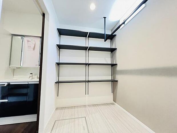 お天気を気にせずお洗濯ができ、室内干し可能です。