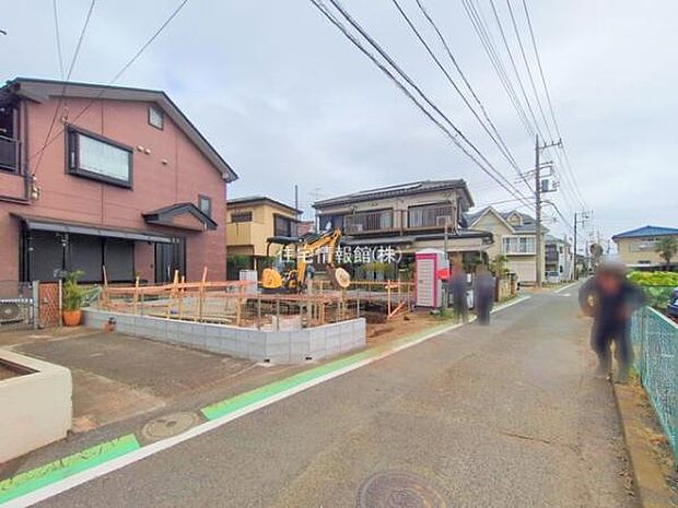 前面道路を含めた現地写真です。