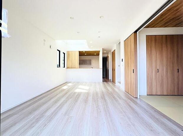 家族団らんの場所としてゆったりと居心地の良いリビングです。