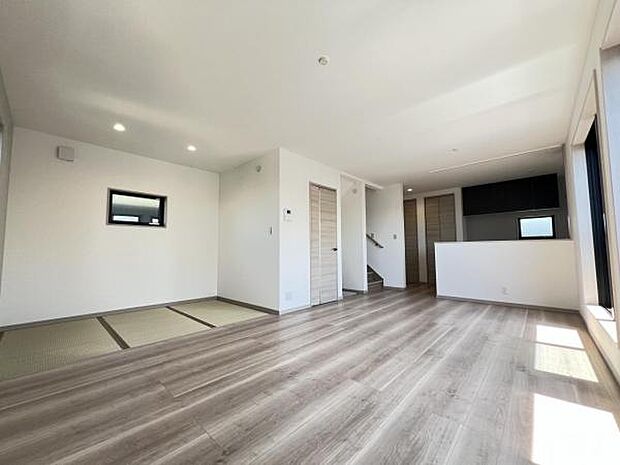 リビングダイニングになります。ご家族そろっての素敵な空間になりそうですね。