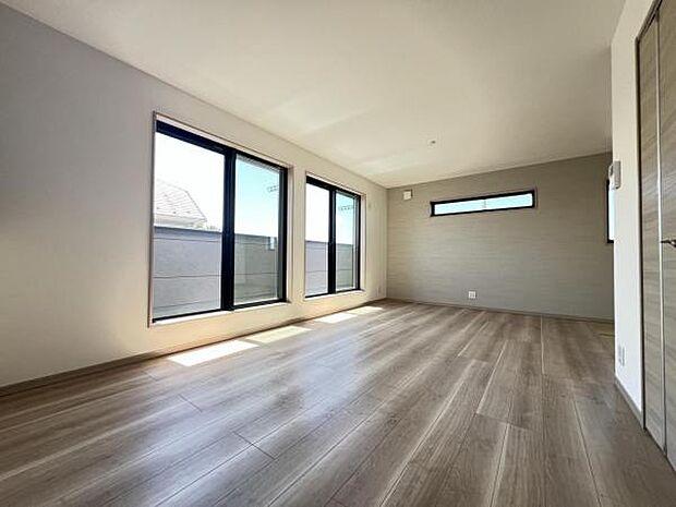 ご家族でゆったり食事が楽しめるダイニングスペースです。