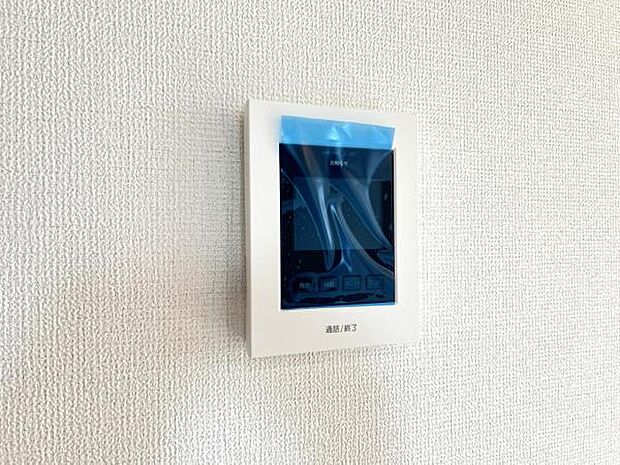 モニター付きインターフォンもうれしい標準装備です。