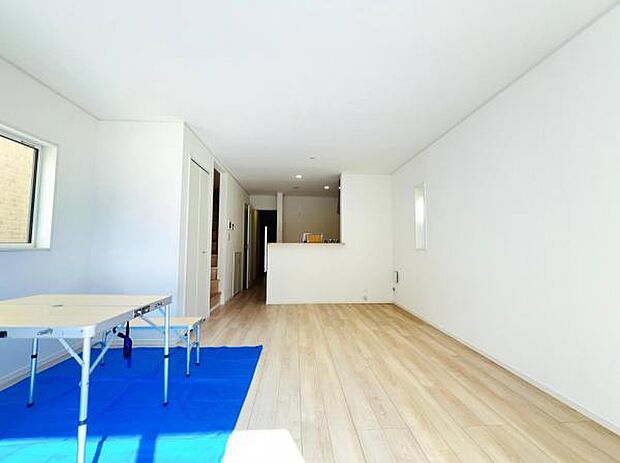 リビングダイニングになります。ご家族そろっての素敵な空間になりそうですね。