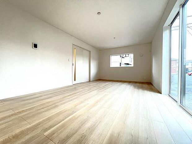 リビングダイニングになります。ご家族そろっての素敵な空間になりそうですね。