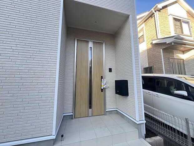 綺麗で明るい玄関でお客様をお迎えいただけます。