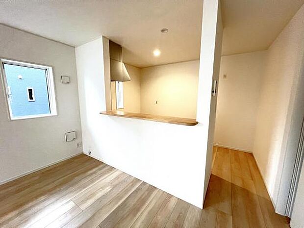 ご家族でゆったり食事が楽しめるダイニングスペースです。