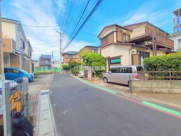 前面道路を含めた現地写真です。