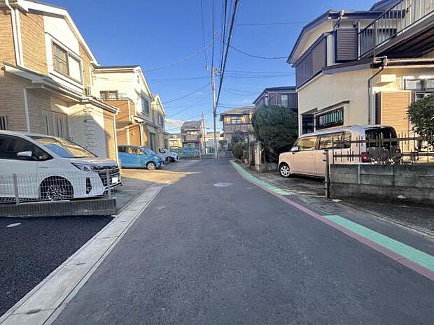 前面道路を含めた現地写真です。ぜひ周辺環境も併せてご覧ください。