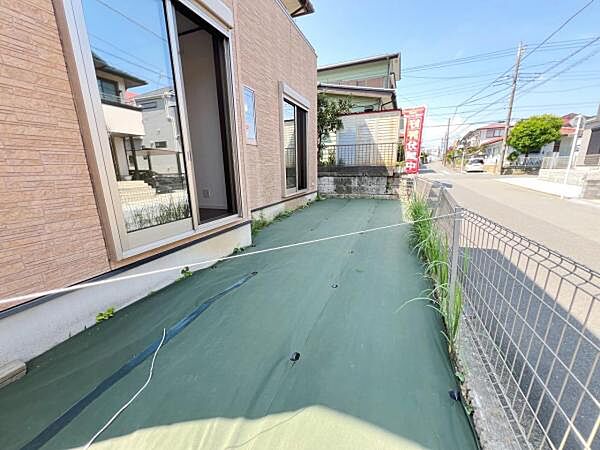 お庭スペースは、ガーデニングやお子様との外遊びなど多彩な用途でお楽しみいただけます。