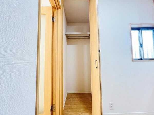 いつでもお部屋をスッキリお使い頂ける収納スペースを設置。