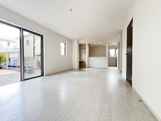 家族団らんの場所としてゆったりと居心地の良いリビングです。