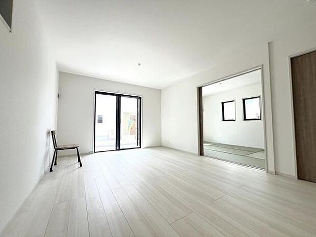 家族団らんの場所としてゆったりと居心地の良いリビングです。