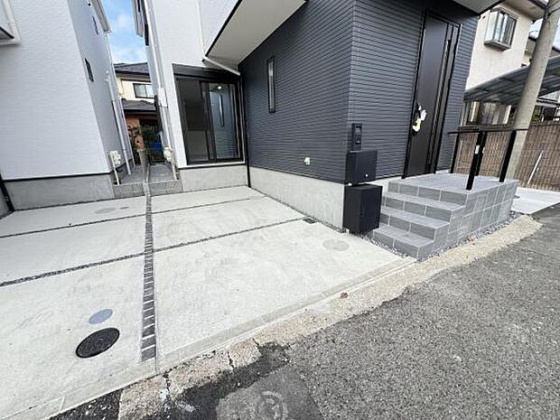 駐車場ももちろん完備しておりますのでお車所有の方にも心強いです。