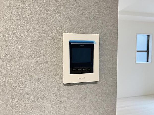 TVモニター付きインターフォンで、お部屋から訪問者を確認できます。
