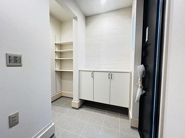 いつも気持ちよくご家族を迎えられる玄関です。