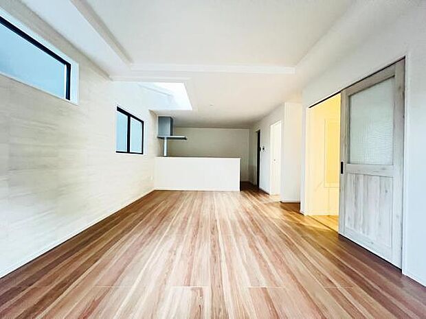 リビングダイニングになります。ご家族そろっての素敵な空間になりそうですね。