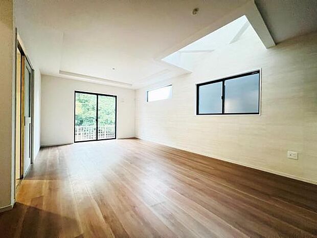 家族団らんの場所としてゆったりと居心地の良いリビングです。