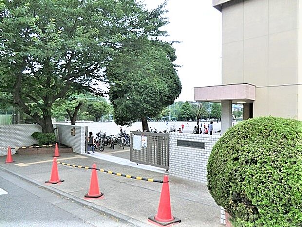 藤沢市立大庭小学校まで約700m(徒歩9分)