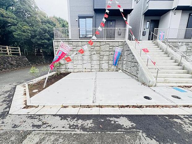 駐車場ももちろん完備しておりますのでお車所有の方にも心強いです。