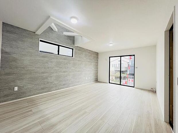 リビングダイニングになります。ご家族そろっての素敵な空間になりそうですね。