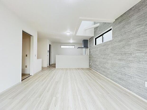 家族団らんの場所としてゆったりと居心地の良いリビングです。