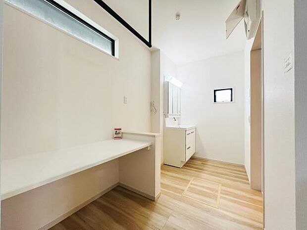 お天気を気にせずお洗濯ができ、室内干し可能です。