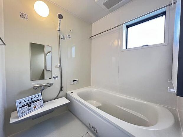 浴室に窓があり、風通しもバッチリ。カビも防げますね。