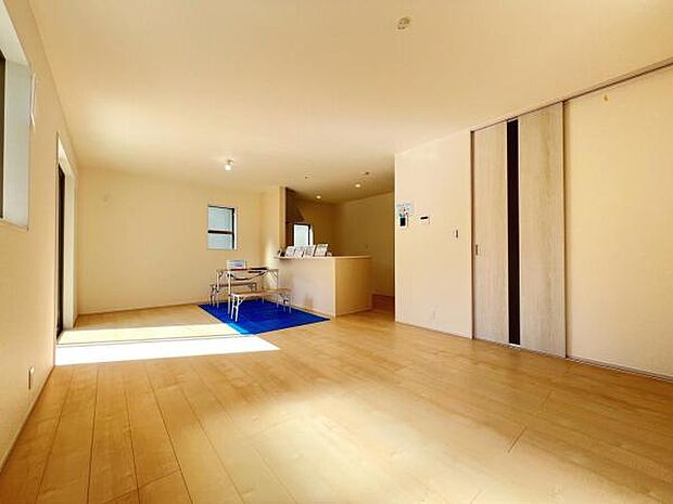 リビングダイニングになります。ご家族そろっての素敵な空間になりそうですね。