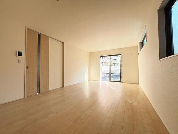 家族団らんの場所としてゆったりと居心地の良いリビングです。