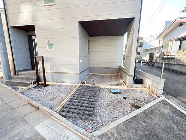 駐車場ももちろん完備しておりますのでお車所有の方にも心強いです。