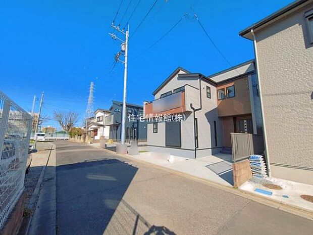 前面道路を含めた現地写真です。