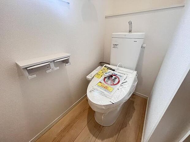 各階にトイレを設けており、ご家族が揃う時もゆとりをもってご利用いただけます。