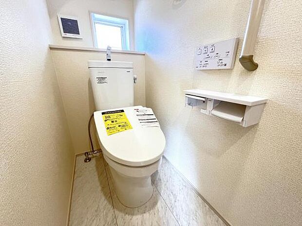 各階にトイレを設けており、ご家族が揃う時もゆとりをもってご利用いただけます。