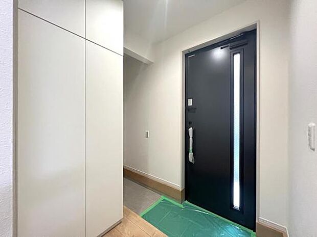 綺麗で明るい玄関でお客様をお迎えいただけます。