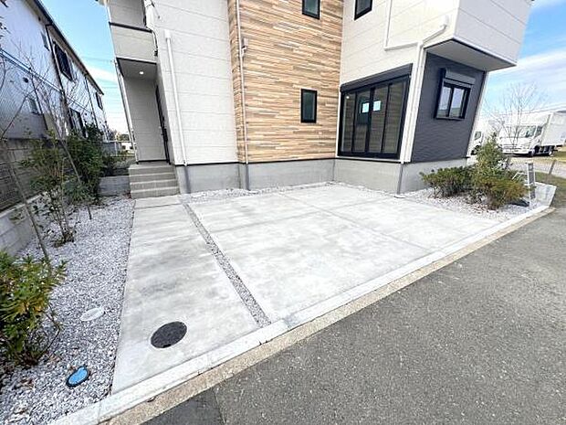 セカンドカーにも便利な駐車2台可能です。