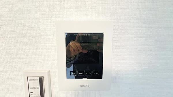 訪問者を確認できるTVモニター付きインターフォンです。