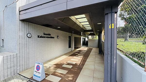 ゆったりとした印象のエントランスです。